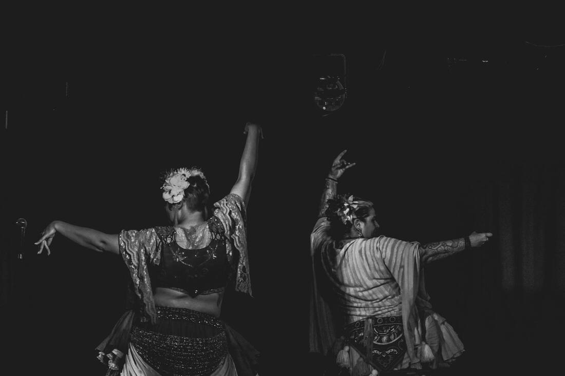 Belly Dancers - CAMERA ESOTERA